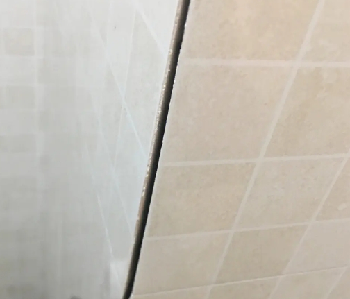 石拐瓷砖空鼓维修公司分享阳台瓷砖脱落的修复过程可以分为以下几个步骤